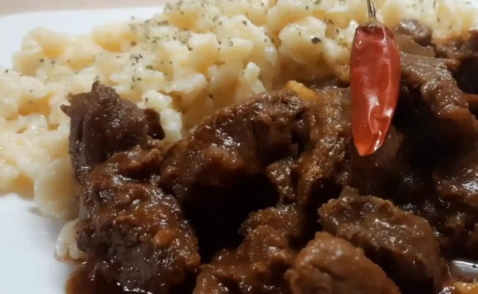 Divinový guláš z kotlíka (vrstvený)