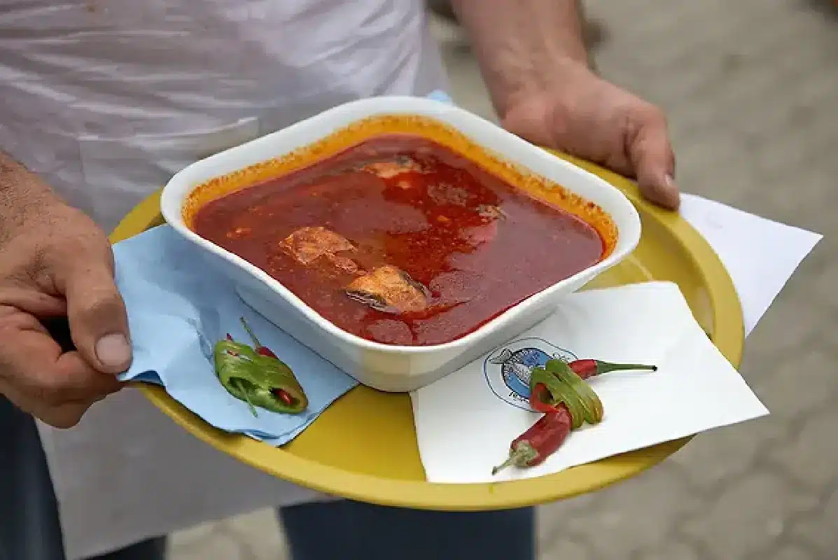 Halászlé na segedínsky spôsob (v kotlíku)