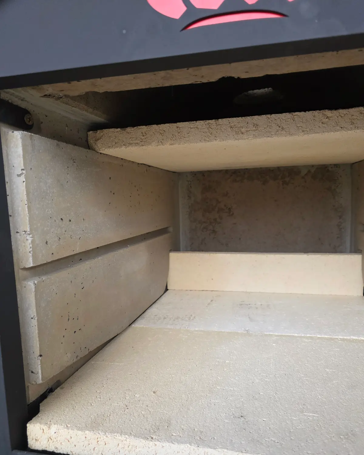 Rozdiel medzi pecami nie je v tvare, ale v koncepcii: akumulácia, dráha spalín, izolácie